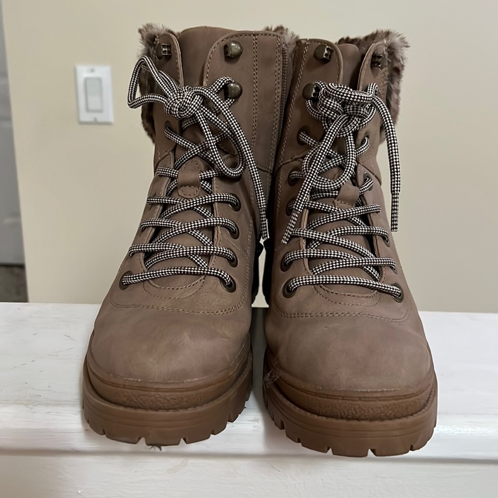 Universal Thread ankle boots with faux fur trim